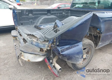 2001 Chevrolet Silverado 1500 from USA, damaged, VIN 2GCEC19W211179643